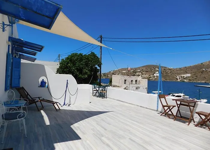 Yacht Front - νο 2 Chora (Ios)