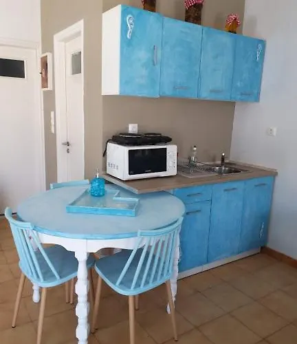 Yacht Front - νο 2 Chora (Ios)